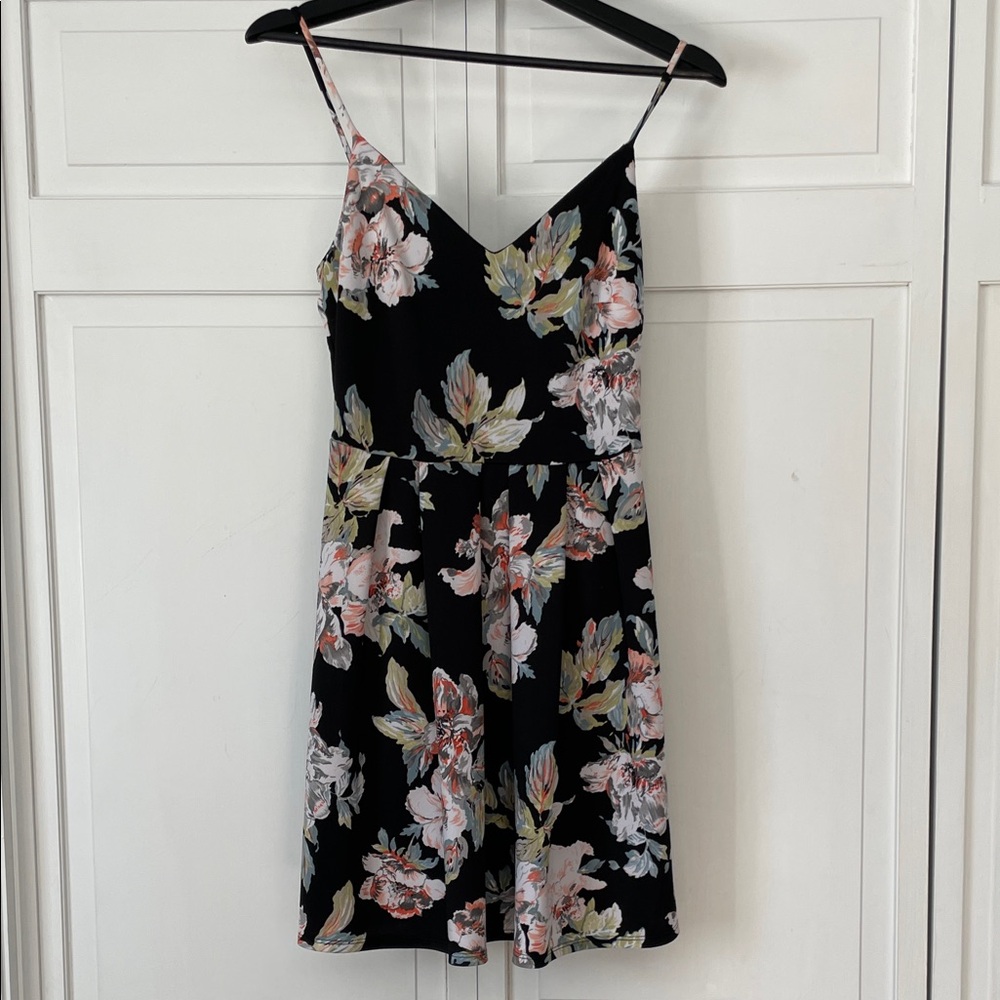 Soprano Black‎ Floral Mini Dress